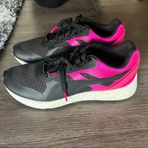 NEW IN BOX PUMA Women’s Black and Pink size 8 Puma Ignite Sneakers